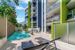 Luxury Cairns Stay with Pool and BBQ