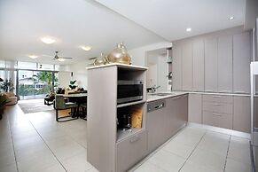 Luxury Cairns Stay with Pool and BBQ