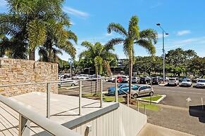 Luxury Cairns Stay with Pool and BBQ