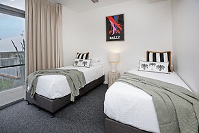 Luxury Cairns Stay with Pool and BBQ