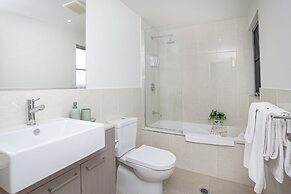 Luxury Cairns Stay with Pool and BBQ