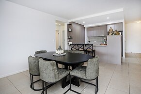 Luxury Cairns Stay with Pool and BBQ