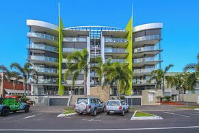 Luxury Cairns Stay with Pool and BBQ