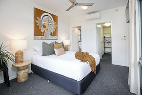 Luxury Cairns Stay with Pool and BBQ