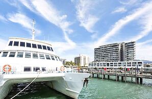 Luxury Cairns Stay with Pool and BBQ