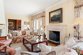 Fairview Villa by Cadenzalux