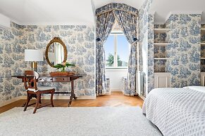 Fairview Villa by Cadenzalux