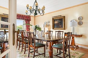 Fairview Villa by Cadenzalux