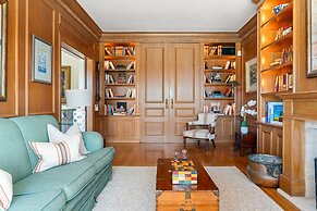 Fairview Villa by Cadenzalux