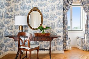 Fairview Villa by Cadenzalux