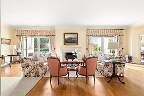 Fairview Villa by Cadenzalux