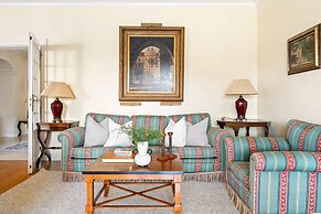 Fairview Villa by Cadenzalux