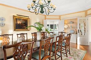 Fairview Villa by Cadenzalux