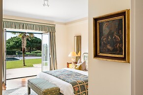 Fairview Villa by Cadenzalux