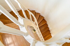 Fairview Villa by Cadenzalux