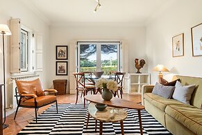 Fairview Villa by Cadenzalux