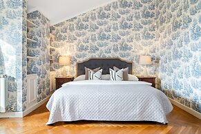 Fairview Villa by Cadenzalux