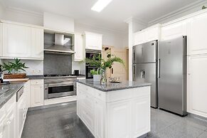 Fairview Villa by Cadenzalux