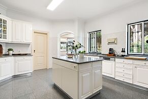 Fairview Villa by Cadenzalux