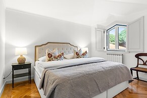 Fairview Villa by Cadenzalux