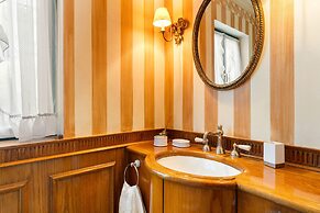 Fairview Villa by Cadenzalux