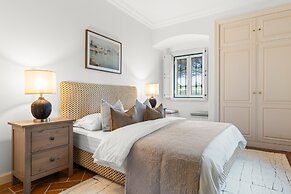 Fairview Villa by Cadenzalux