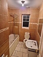 Family-friendly 3BR - Parking, London Access