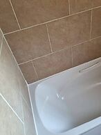 Family-friendly 3BR - Parking, London Access