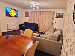 Family-friendly 3BR - Parking, London Access