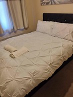 Family-friendly 3BR - Parking, London Access