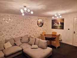 Family-friendly 3BR - Parking, London Access