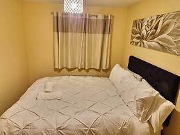 Family-friendly 3BR - Parking, London Access