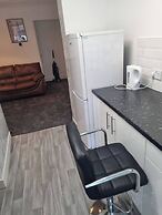 Gillingham 4-bed Stay - Wifi, Parking, Ldn Access
