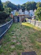 Gillingham 4-bed Stay - Wifi, Parking, Ldn Access