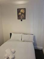 Gillingham 4-bed Stay - Wifi, Parking, Ldn Access