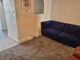 Gillingham 4-bed Stay - Wifi, Parking, Ldn Access