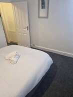 Gillingham 4-bed Stay - Wifi, Parking, Ldn Access