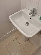 Gillingham 4-bed Stay - Wifi, Parking, Ldn Access