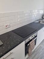 Gillingham 4-bed Stay - Wifi, Parking, Ldn Access