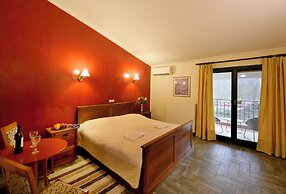Agriani Hotel