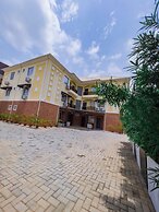 154 Apartment & Hotels