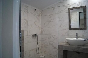 Aquamare Studios Pool and Seaview Escape