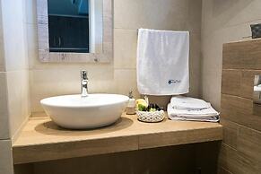 Aquamare Studios Pool and Seaview Escape