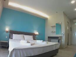 Aquamare Studios Pool and Seaview Escape