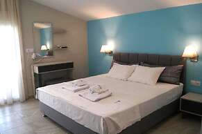 Aquamare Studios Pool and Seaview Escape