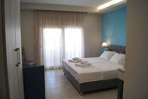 Aquamare Studios Pool and Seaview Escape