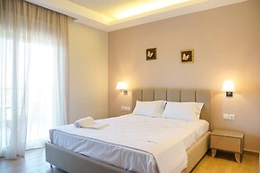 Aquamare Studios Pool and Seaview Escape