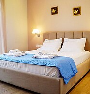Aquamare Studios Pool and Seaview Escape