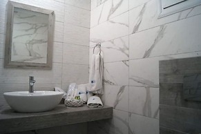 Aquamare Studios Pool and Seaview Escape