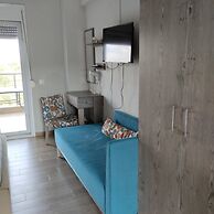 Aquamare Studios - Seaview Suite & Pool Bliss